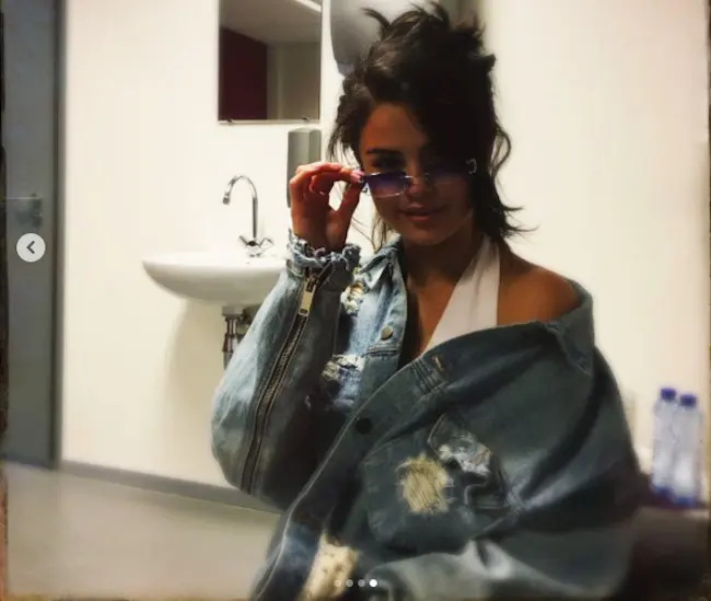 Mix and match denim ala Selena Gomez. (@selenagomez/Instagram)