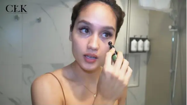 Cinta Laura Bagikan 6 Tips Perawatan Kulit Wajah di Malam Hari