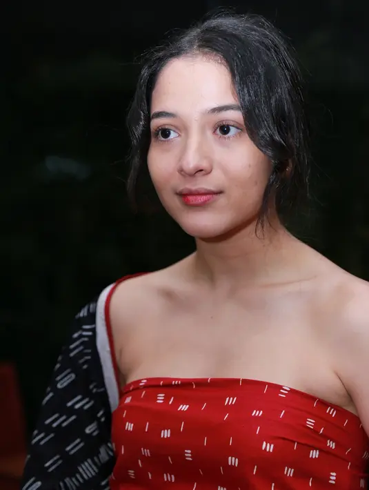 "Tadi aja sebelum kesini siapin dulu makan buat Chicco. Karena aku hobi masak, terus Chicco sukanya masakan rumahan," ujar Putri Marino di kawasan Kuningan, Jakarta Selatan, Selasa (3/4/2018). (Adrian Putra/Bintang.com)