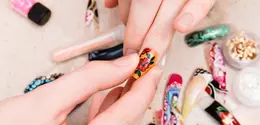 Aturan do's and don'ts saat pertama kali mencoba nail art . (foto: devmaryna/freepik)