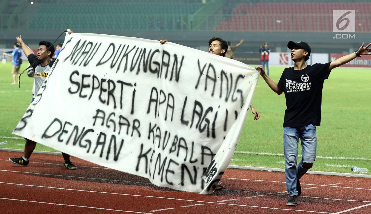 Kalah Dari Bhayangkara FC Suporter Persib Luapkan Kekecewaan Bola