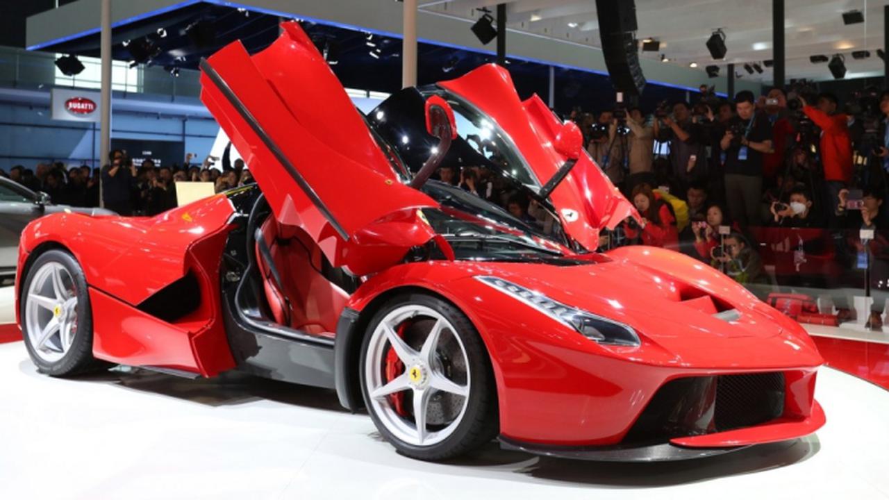 LaFerrari Spider Melakoni Debutnya Awal 2015