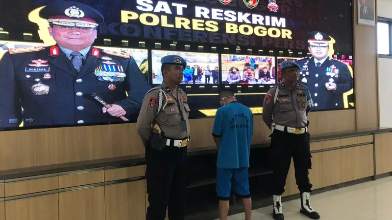 Polisi menangkap seorang pria pelaku mutilasi di Kampung Baru, Desa Singabangsa, Kecamatan Tenjo, Kabupaten Bogor. Pelaku berinisial DA (35) ditangkap saat bersembunyi di Daerah Istimewa Yogyakarta.