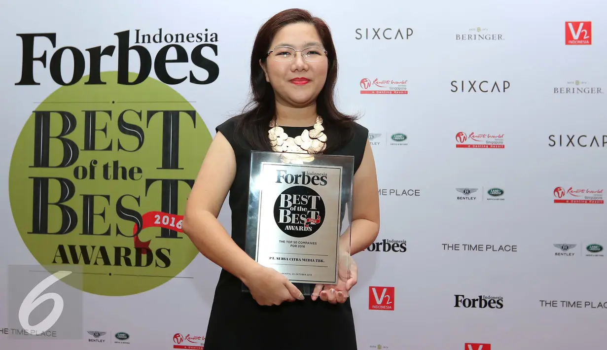 PT Surya Citra Media Tbk (SCM) meraih penghargaan 50 perusahan terbaik "Best Of The Best Award" dari Forbes Indonesia di Jakarta, Kamis (20/10). (Liputan6.com/Angga Yuniar)