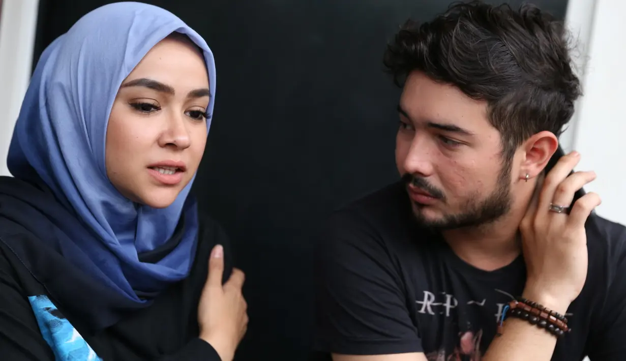 “Seneng banget sih sama apresiasinya. Hasil kerja kita dihargain sama mereka . Jadi ya seneng banget aja gitu," tutur Donny saat ditemui di Cibubur, Jakarta Timur, Senin (19/2/2018). (Nurwahyunan/Bintang.com)