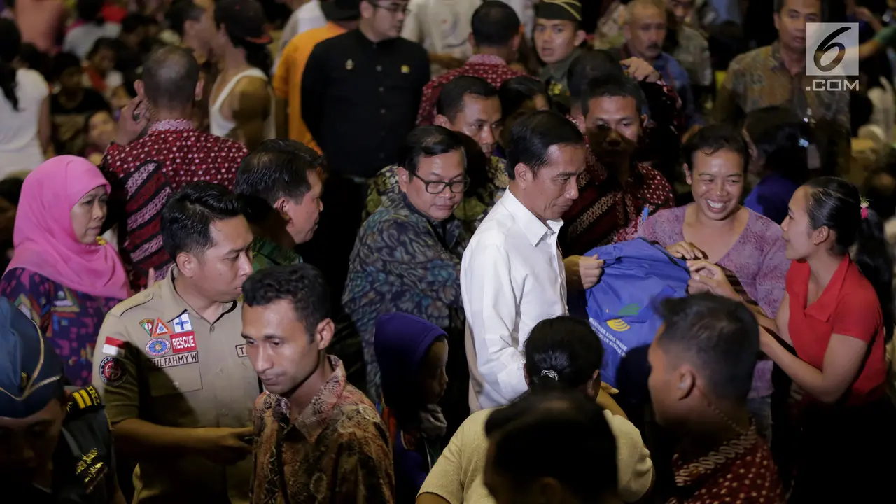 Temui Pengungsi Gunung Agung, Jokowi Beri Bantuan