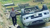 Mobil Ini Terprosok ke Pemakaman di Tanah Kusir (Foto; Merdeka)