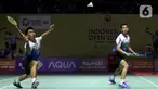 Pebulu tangkis ganda putra Indonesia Sabar Karyaman/Moh Reza Pahlevi Isfahani mengembalikan kok ke arah Lee Jhe-Huei/Yang Po-Hsuan (Taiwan) pada babak perempat final Indonesia Open 2024 di Istora Gelora Bung Karno, Senayan, Jakarta, Jumat (7/6/2024). (Liputan6.com/Herman Zakharia)