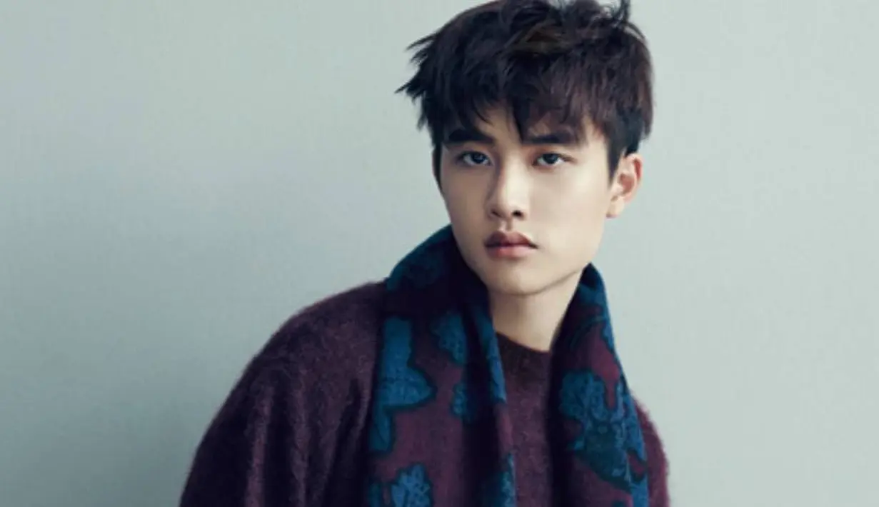 Selain jago memasak, D.O ternyata juga pandai pandai menjahit. Benar-benar sosok pria idaman ya. (Foto: Allkpop.com)