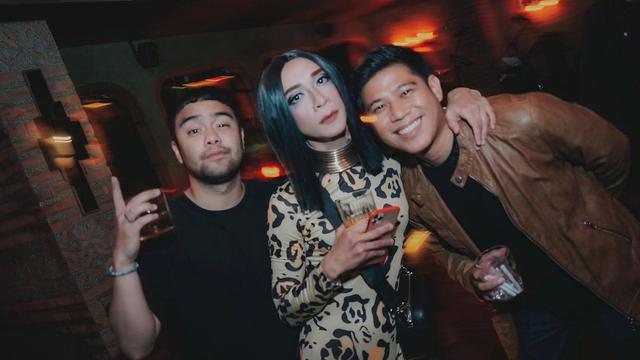 8 Potret Tamu Artis di Pesta Ultah BCL ke-39, Ariel dan Luna Maya Jadi Sorotan