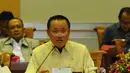 Menteri Hukum dan Hak Asasi Manusia, Amir Syamsuddin, memberikan jawaban atas pertanyaan anggota Komisi III DPR RI saat rapat kerja di Gedung Parlemen, (28/8/2014). (Liputan6.com/Andrian M Tunay)
