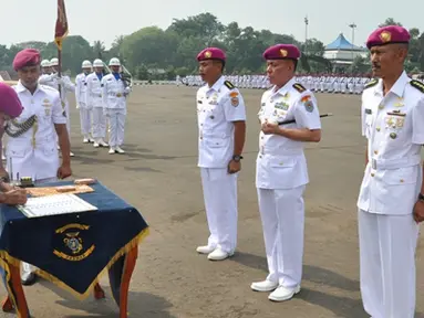 Citizen6, Cilandak: Dalam kesempatan tersebut, Danpasmar-2 memberikan ucapan terima kasih dan penghargaan yang setinggi-tingginya kepada Kolonel Marinir Rasman dan Kolonel Marinir Agus Sulistyo. (Pengirim: Marinir)