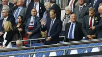 Prince William waves to fans after the game as FA Chairman Greg Dyke and Arsenal owner Stan Kroenke look on Reuters / Darren Staples