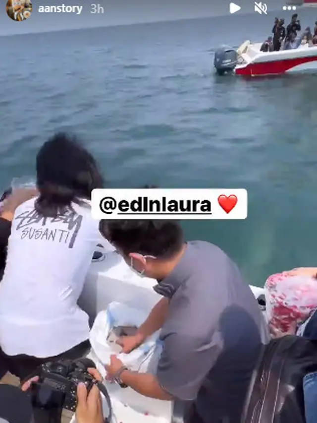Usai Dikremasi, Ini 6 Momen Pelarungan Abu Jenazah Laura Anna di Laut Ancol