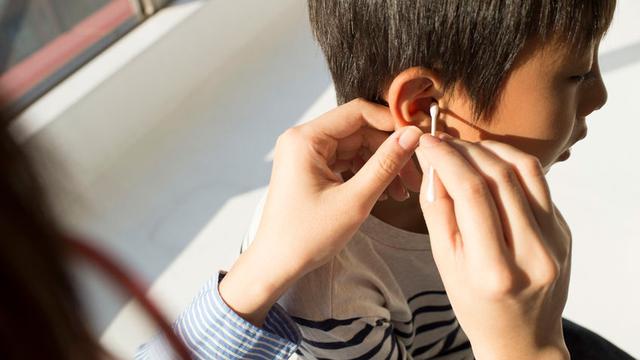 Amankah Bersihkan Telinga dengan Cotton Bud?