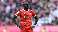 Reaksi pemain Bayern Munchen, Sadio Mane saat laga lanjutan Liga Jerman 2022/2023 melawan FC Augsburg 1907 di Allianz Arena, Jerman, 11 Maret 2023. Mane memutuskan hengkang dari Liverpool ke Munchen pada awal musim ini. Ia diboyong ke Allianz Stadium dengan harga 32 juta euro. Sayangnya, pemain berkebangsaan Senegal tersebut tak mampu bersinar seperti di Liverpool. Ia sejauh ini tercatat baru mencetak 11 gol dan 5 assist dalam 32 penampilan di semua ajang. (AFP/Christof Stache)