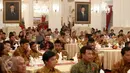 Suasana jamuan makan siang antara Presiden Jokowi dengan Persib Bandung di Istana Negara, Jakarta, Senin (19/10/2015). Undangan tersebut sebagai bentuk apresiasi Jokowi kepada Persib yang telah menjuarai Piala Presiden 2015. (Liputan6.com/Faizal Fanani)