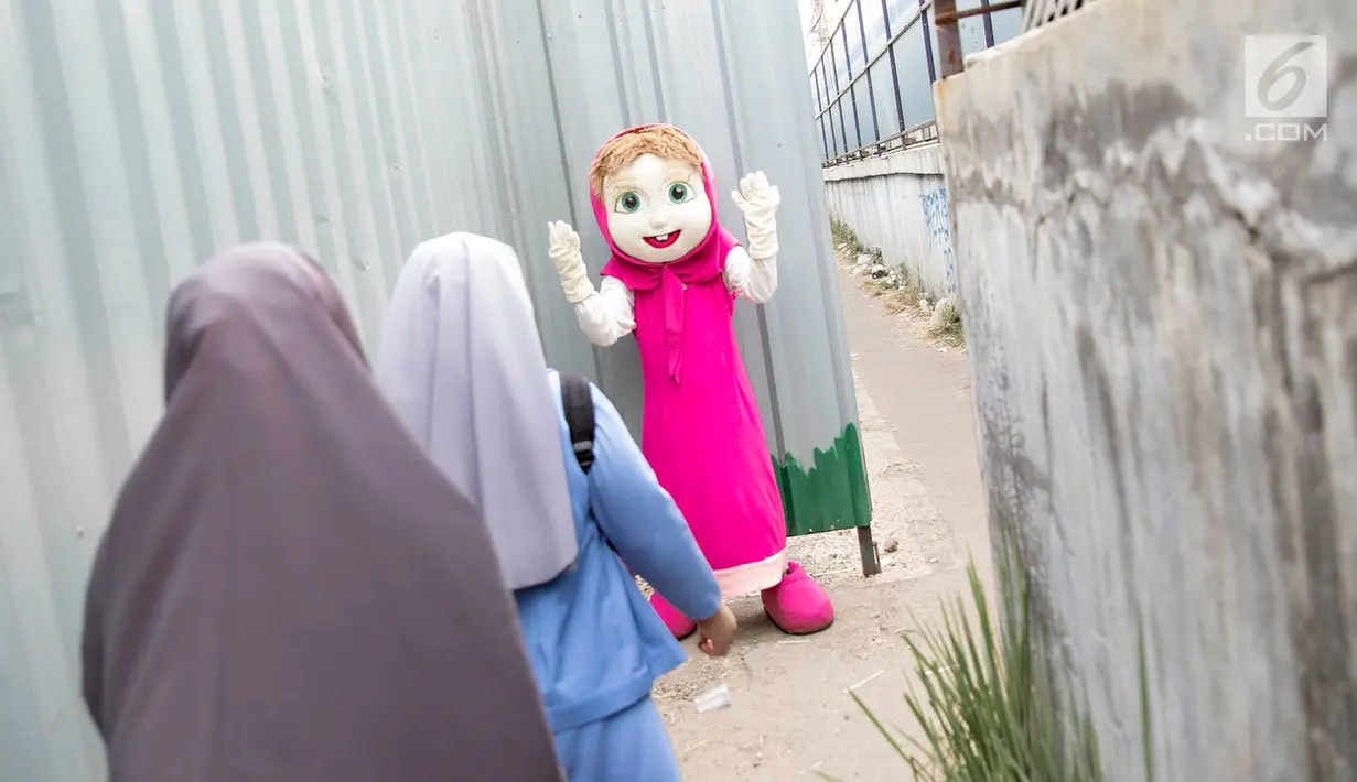 Persahabatan berbeda keyakinan tersebut seyogyanya menjadi hal biasa di tengah keberagaman Indonesia. Namun, toleransi yang dewasa ini kian terusik membuat persahabatan mereka layak dijadikan contoh merayakan perbedaan. (Liputan6.com/Immanuel Antonius)