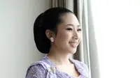 8 Model Kebaya Soft Ungu Terbaru 2026, Gaya Anak Bungsu Tommy Soeharto Curi Perhatian