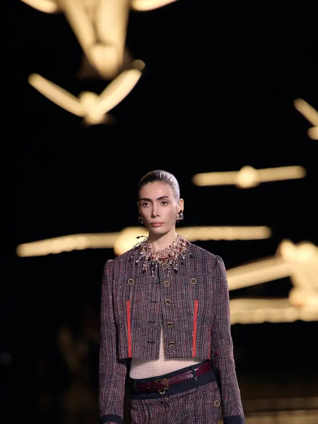 Chanel Summer 2027 Menelusuri Beragam Wajah Gabrielle Chanel Lewat Busana