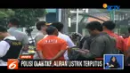 Akibat ledakan yang merusak lima ruko, kawasan disekitarnya masih terpasang garis polisi dan aliran listrik di kawasan ini pun diputus sementara.