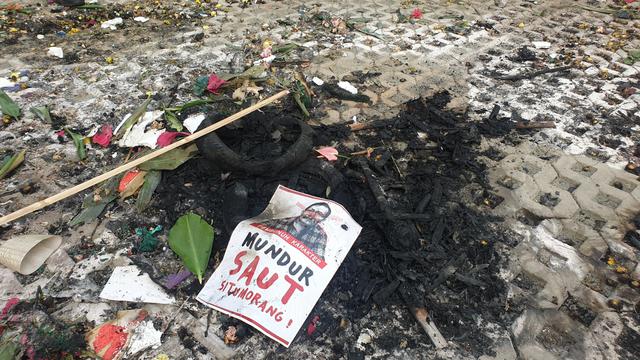 Sisa demo ricuh di KPK. (Liputan6.com/ Nanda Perdana Putra)