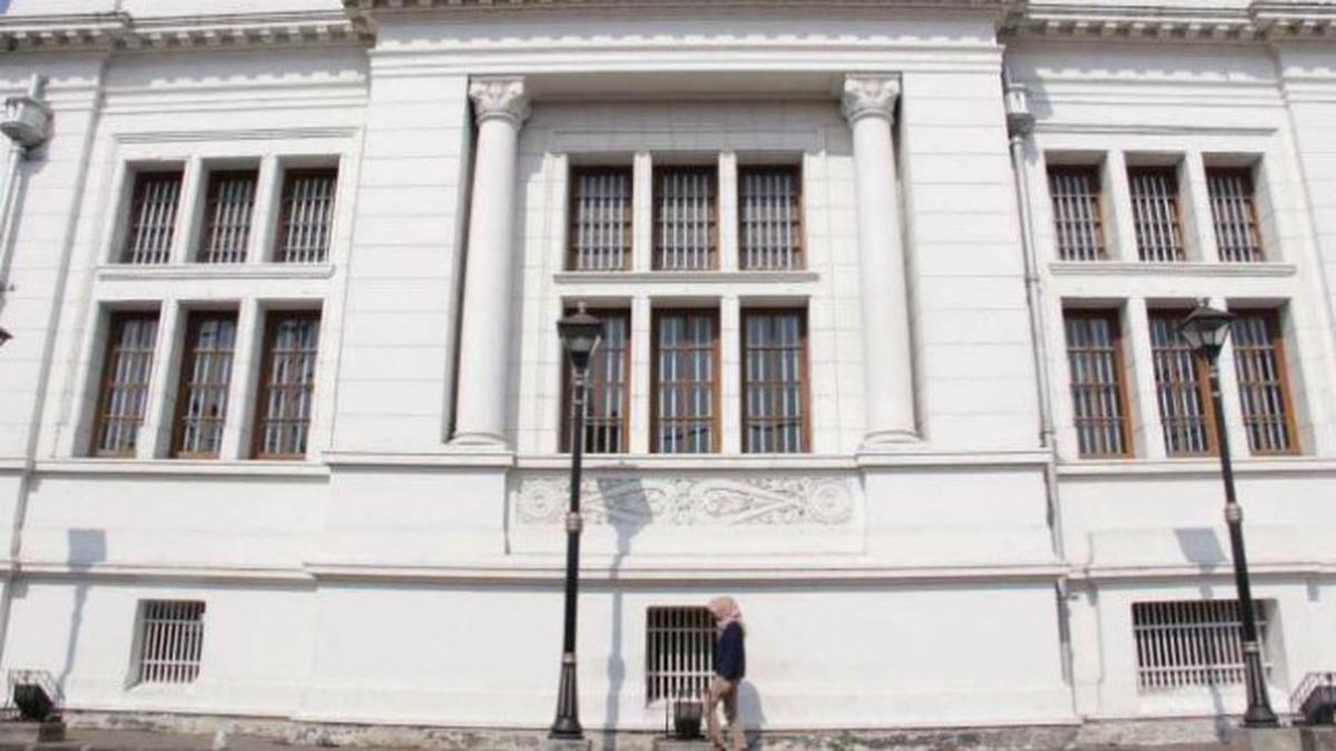 Menelusuri Sejarah di Gedung De Javasche Bank Surabaya ...