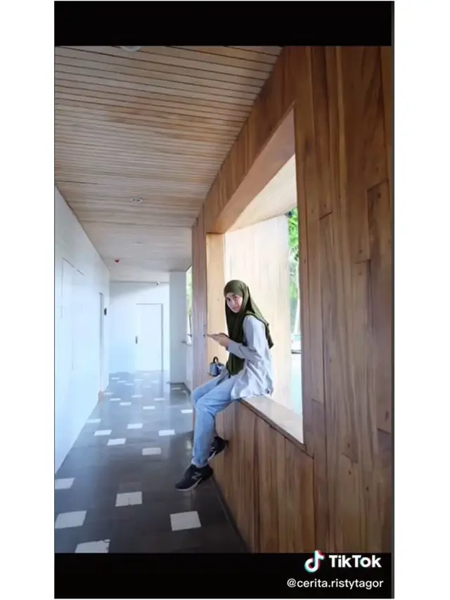 Biasa Tampil Syari, Ini 6 Potret Penampilan Terbaru Risty Tagor yang Jadi Sorotan