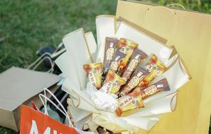 Ide Jualan Snack Bouquet Valentine's Day Modal Rp10 Ribuan (Photo by Yudha Cuglad from Pexels)