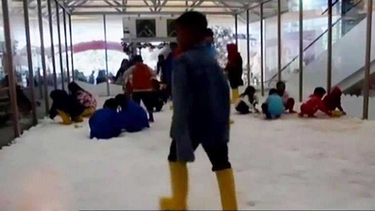 20151212-Main Salju-Tangerang