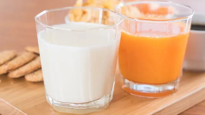 Mana Lebih Baik untuk Sarapan, Susu atau Jus Jeruk?