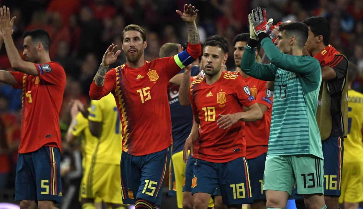 Sergio Ramos sebagai kapten Timnas Spanyol berhasil membawa Tim Matador naik ke posisi 7 dengan 1.617 poin dalam daftar yang baru saja dirilis FIFA. (AFP/Pierre-Philippe Marcou)