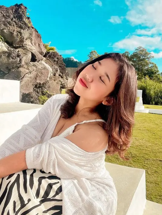 Bahkan, santer tersiar kabar komika yang cukup laris ini akan dilamar sang kekasih tepat pada hari ulang tahunnya 20 oktober. (instagram.com/kikysaputrii)