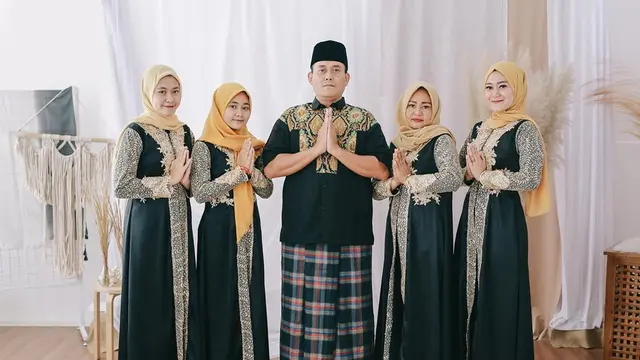 6 Pesona Vita Alvia saat Pakai Hijab, Makin Anggun