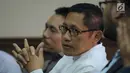 Anas Urbaningrum jelang mengikuti sidang perdana pengajuan PK kasus korupsi dan pencucian uang proyek P3SON Hambalang di Pengadilan Tipikor, Jakarta, Kamis (24/5). Sebelumnya, MA menolak kasasi yang diajukan Anas. (Liputan6.com/Helmi Fithriansyah)