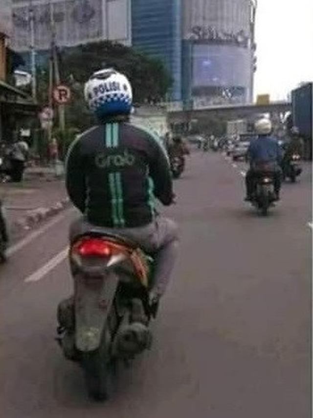 Atribut Driver Ojek Online Ini Bikin Ketawa Geli