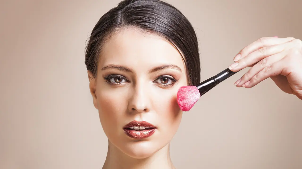 Kesalahan Utama yang Kerap Dilakukan Saat Mengaplikasikan Makeup