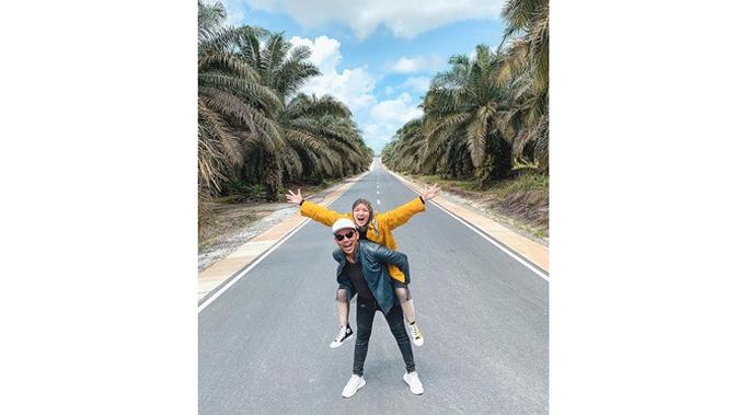 6 Momen Mesra Fikoh LIDA dan Fomalhaut Usai Menikah, Makin Lengket (sumber: Instagram.com/iamfomalhautzamel)