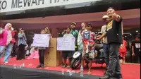 Sukses Dua Jam Main Lato-Lato, Bocah SD Surabaya Sabet Motor Listrik