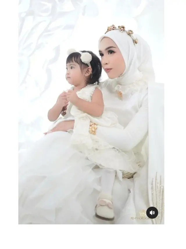 8 Gaya Pemotretan Terbaru Ria Ricis dan Baby Moana Tanpa Teuku Ryan Ini Curi Perhatian