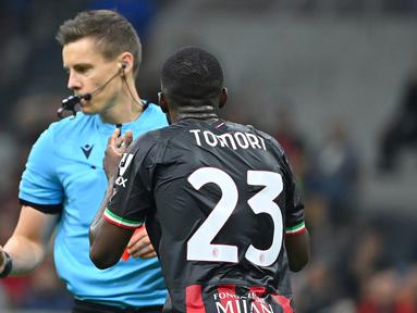 AC Milan kembali menelan kekalahan dari Chelsea di matchday ke-4 fase Grup E Liga Champions 2022/2023, Rabu (12/10/2022) dini hari WIB. Setelah kalah 0-3 di kandang Chelsea, AC Milan kembali takluk 0-2 saat gantian menjamu Chelsea. (AFP/Alberto Pizzoli)