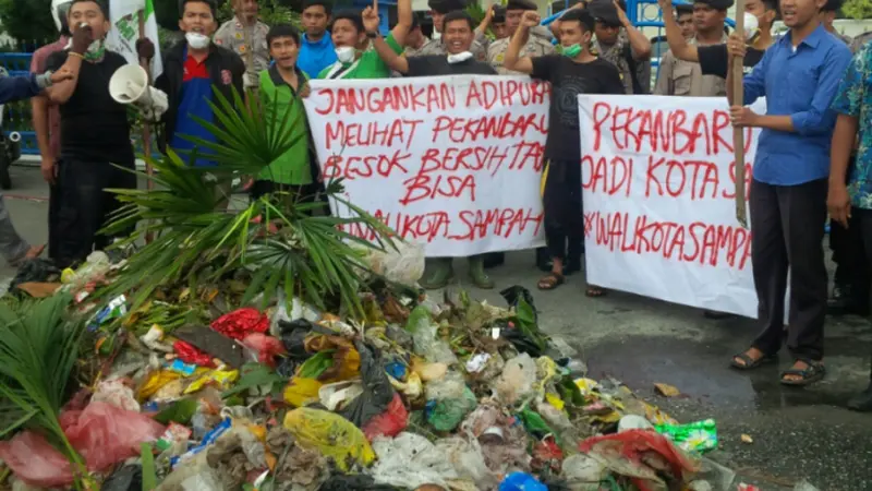 Rumah Dinas Wali Kota Pekanbaru Bau Sampah