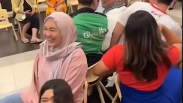 Rayakan Ulang Tahun di Restoran Cepat Saji, Para Tamunya Pakai Kostum Sesuai Cita-Cita