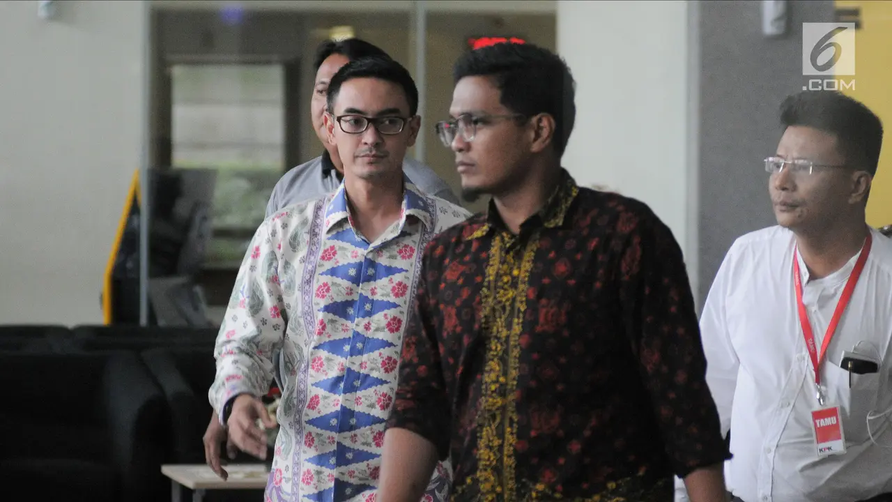 Senyum Zumi Zola Usai Diperiksa KPK