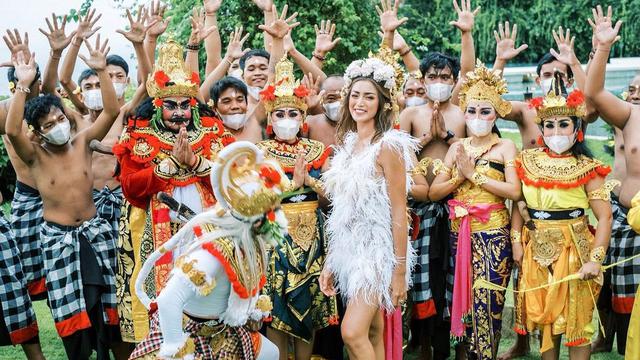 6 Momen Pesta Ulang Tahun Jessica Iskandar yang ke-33 Tahun, Ada Tari Kecak