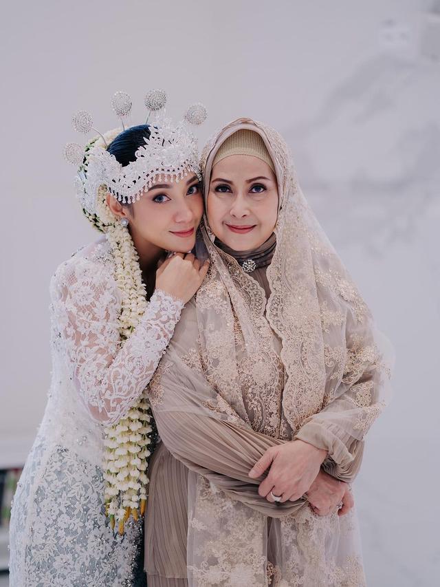 7 Momen 'Pernikahan' Dinda Kirana dan Jonathan Frizzy Ini Bikin Netizen Terkejut