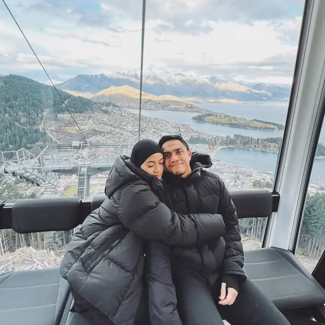 Ayudia Bing Slamet dan Ditto Percussion (Instagram/@ayudiac)