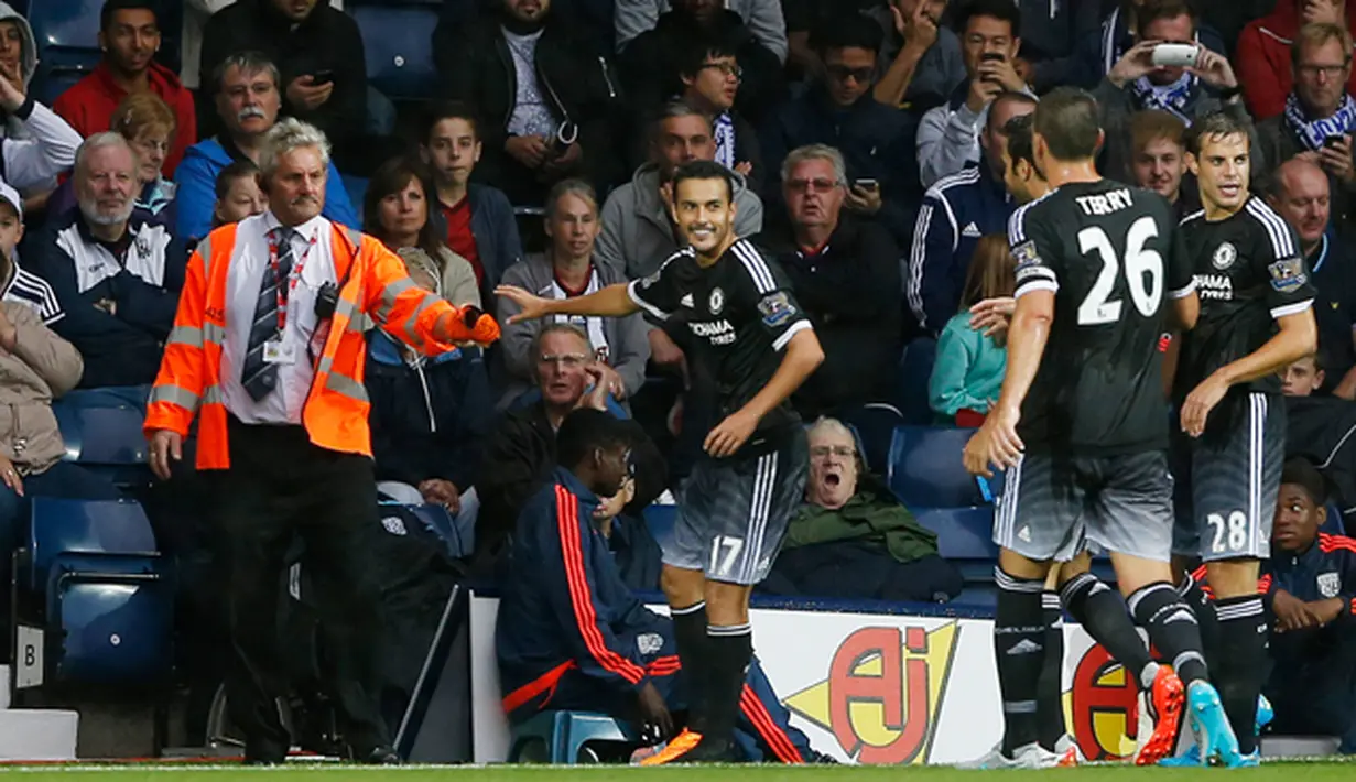 Pemain baru Chelsea, Pedro Rodriguez merayakan gol saat laga Liga Premier Inggris melawan WBA di Stadion The Hawthorns, Inggris, Minggu (23/8/2015). Pada laga itu Pedro menyumbang satu gol dan assist. (Action Images via Reuters/Carl Recine)