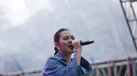 Raisa manggung di Sunset di Kebun Fase II di Kebun Raya Bogor. (dok. Kebun Raya Bogor)