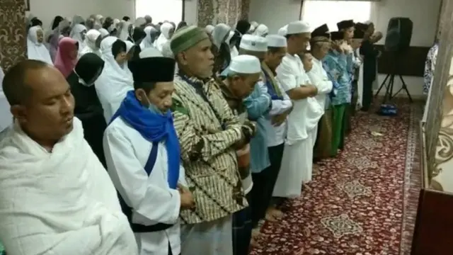 Jemaah Calon Haji Indonesia Lakukan Salat Gaib